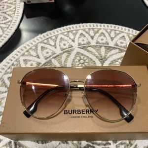 BRAND NEW BURBERRY SUNGLASSES GOLD!!!!!!